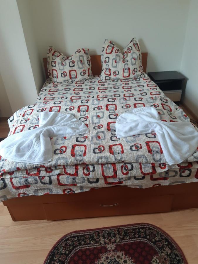 Lucian Studio Lejlighed Bukarest Eksteriør billede